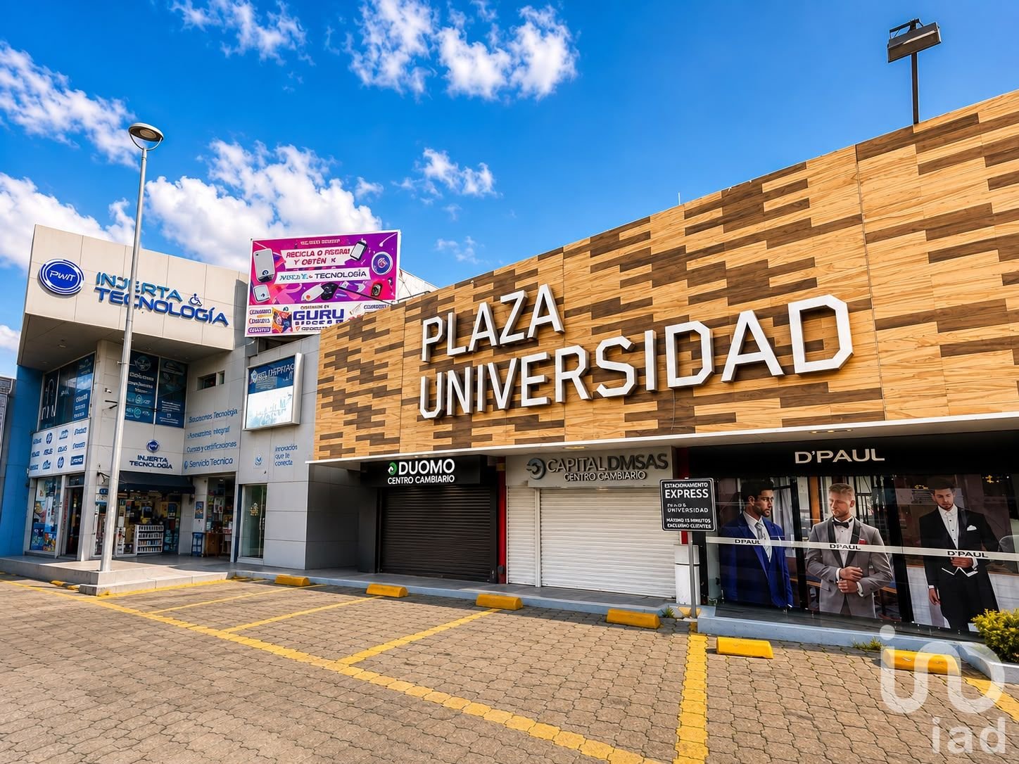 LOCAL COMERCIAL EN PLAZA UNIVERSIDAD