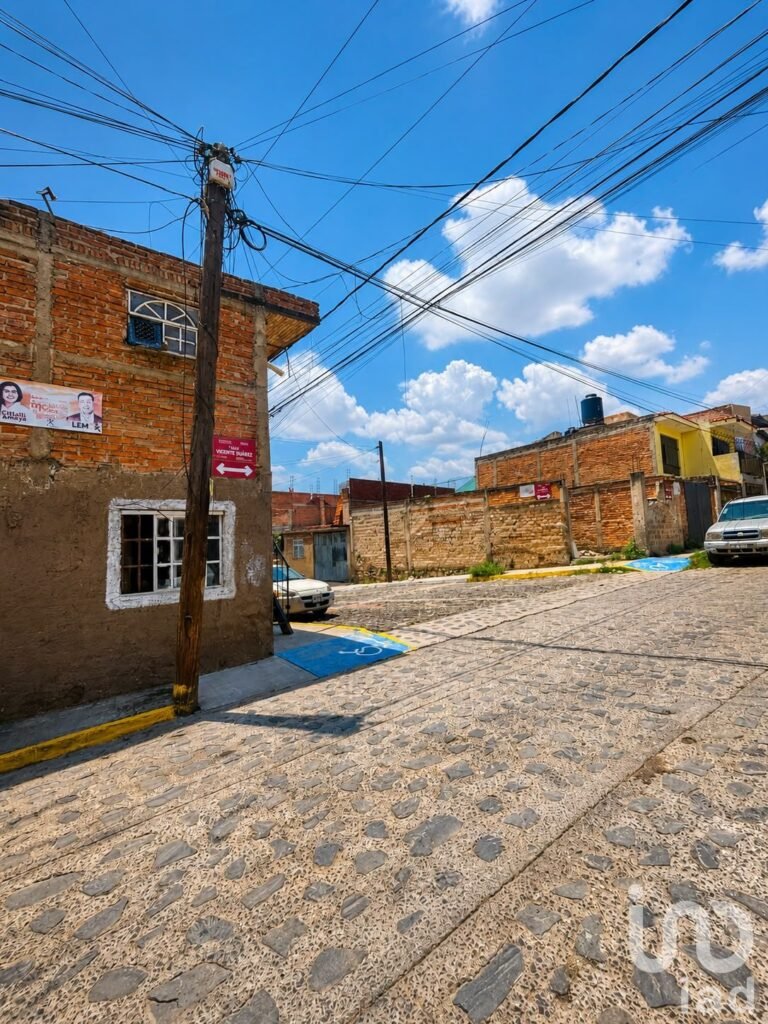 TERRENO EN COLONIA GUAYABITOS USO COMERCIAL/RESIDENCIAL