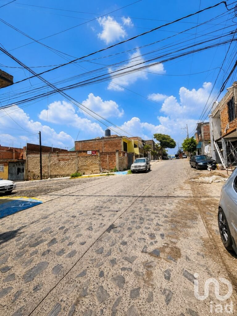 TERRENO EN COLONIA GUAYABITOS USO COMERCIAL/RESIDENCIAL