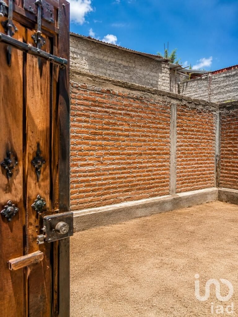 TERRENO EN COLONIA GUAYABITOS USO COMERCIAL/RESIDENCIAL