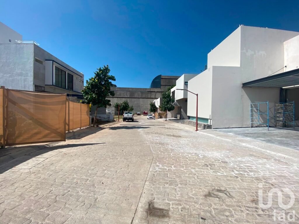 Terreno en Venta, en Privada, Col. del Empleado