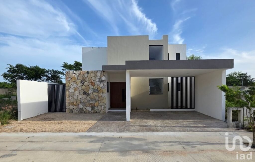 Casa en venta en privada con amenidades al Norte de Mérida, Yucatán.