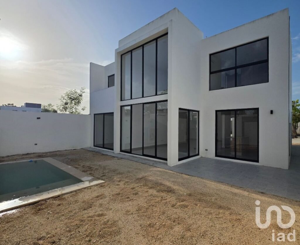 Casa en venta en privada con amenidades al Norte de Mérida, Yucatán.