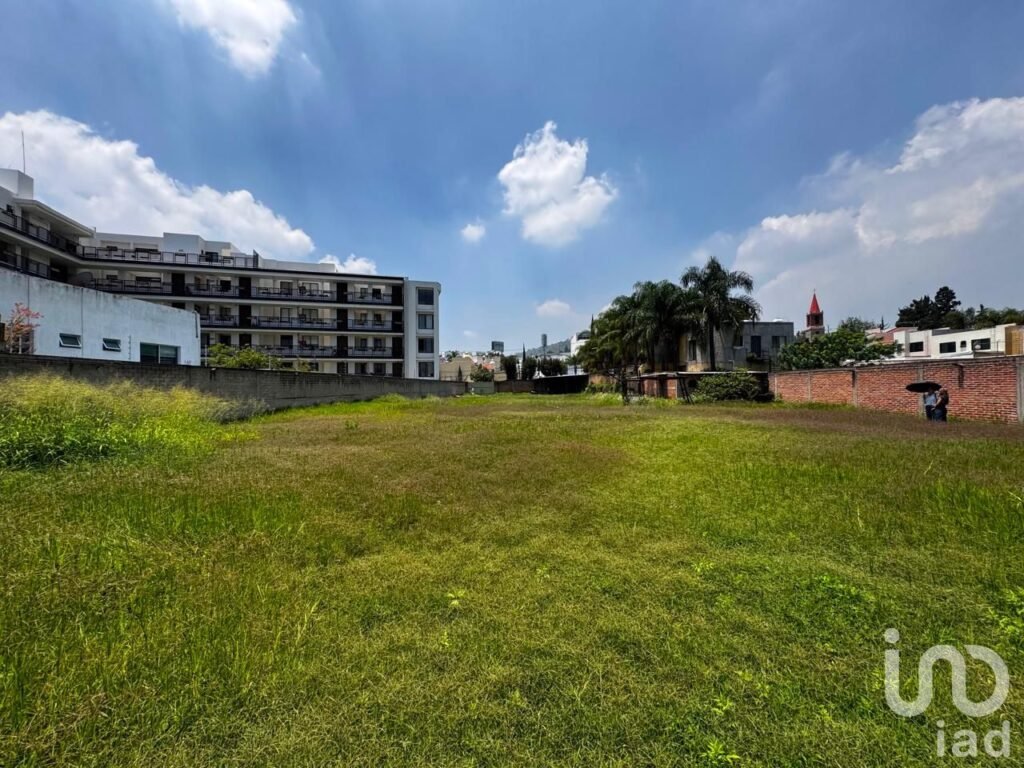 Terreno en venta Ciudad Granja, Zapopan | 1,991 m²