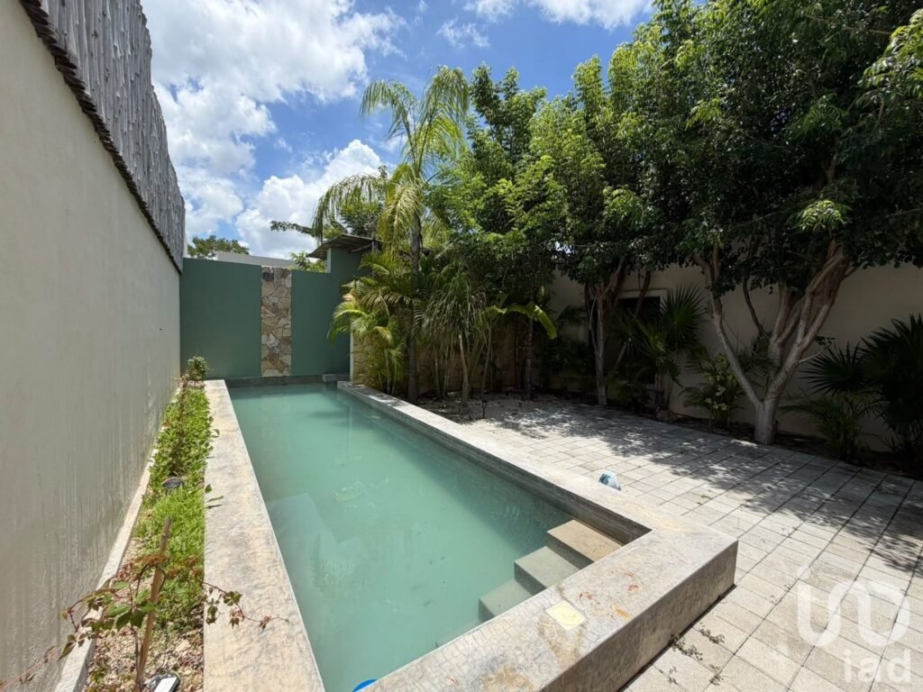 CASA EN VENTA EN PRIVADA CANARIAS CONKAL