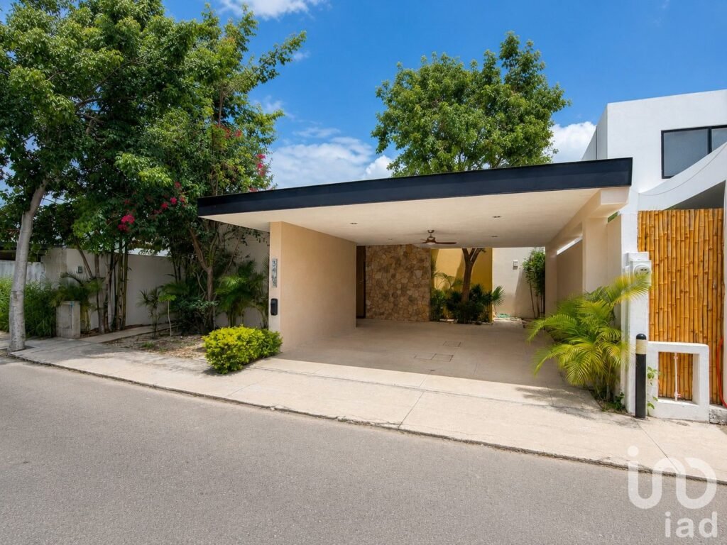 CASA EN VENTA EN PRIVADA CANARIAS CONKAL