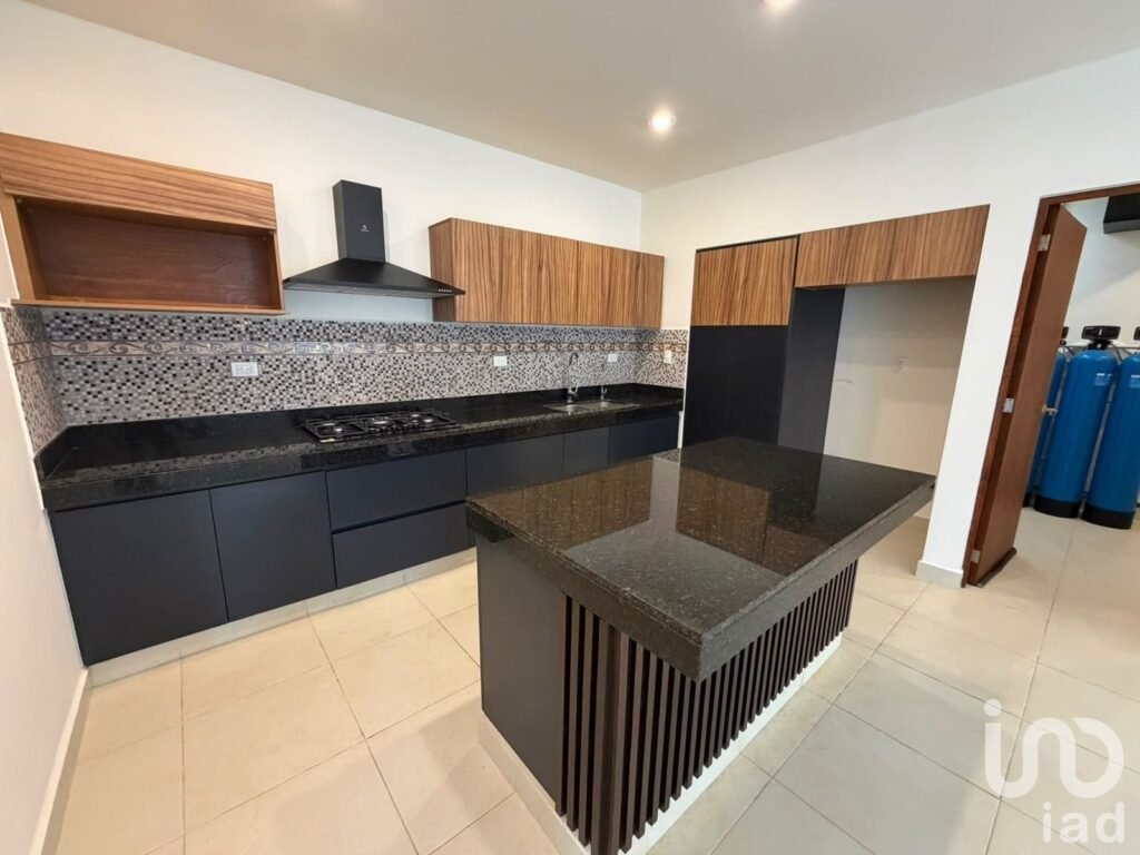 CASA EN VENTA EN PRIVADA CANARIAS CONKAL