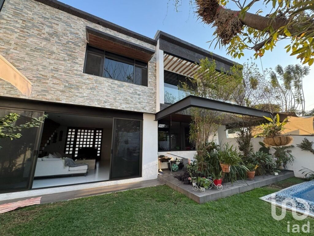 Casa moderna en venta en Acapatzingo Cuernavaca