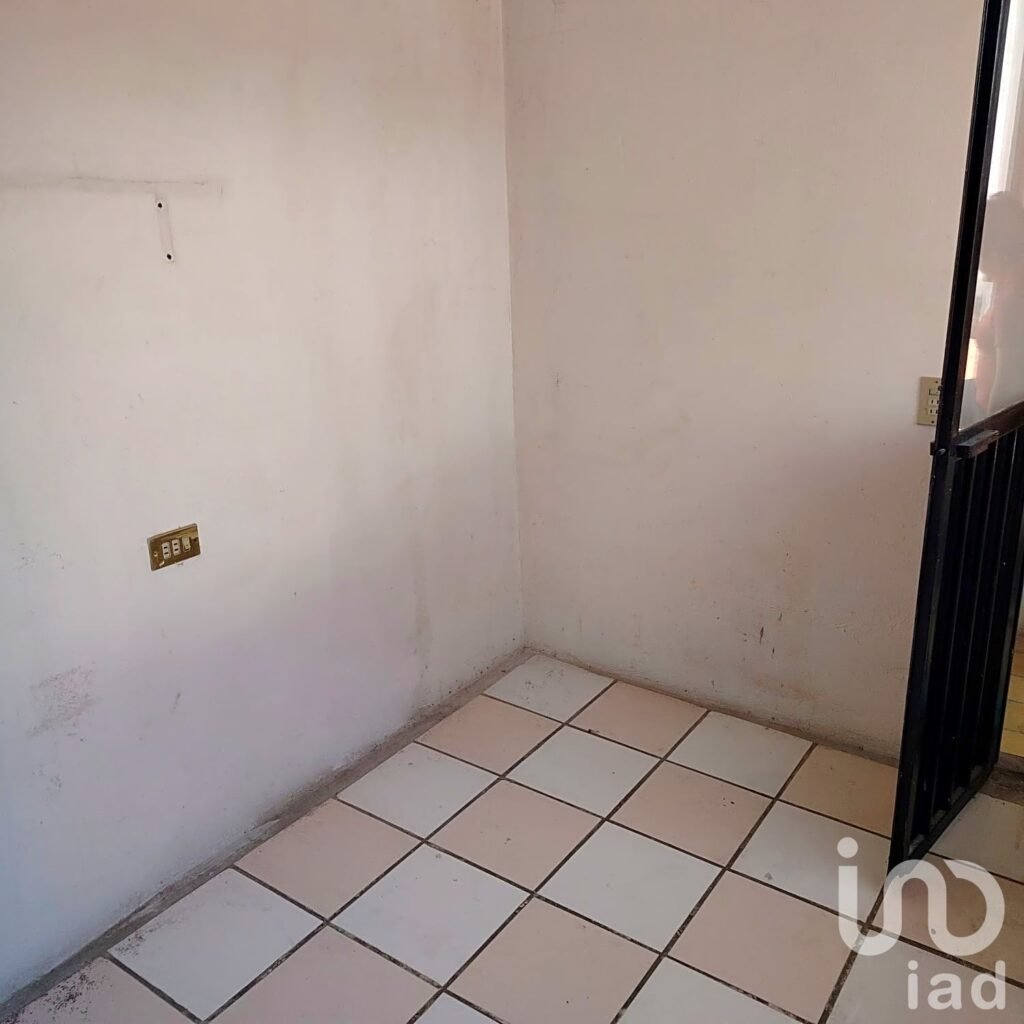 CASA EN VENTA DE UNA PLANTA EN LA PAZ