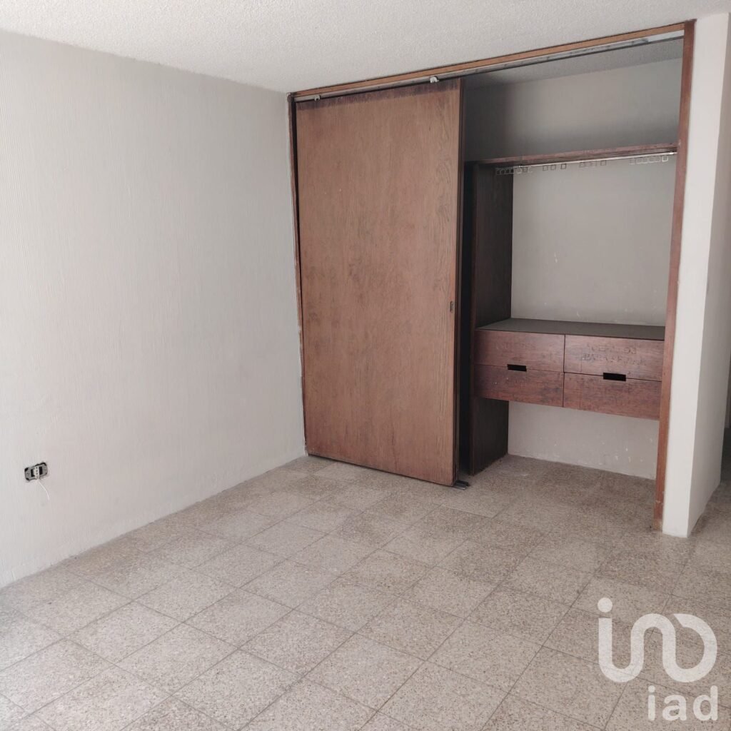 CASA EN VENTA DE UNA PLANTA EN LA PAZ