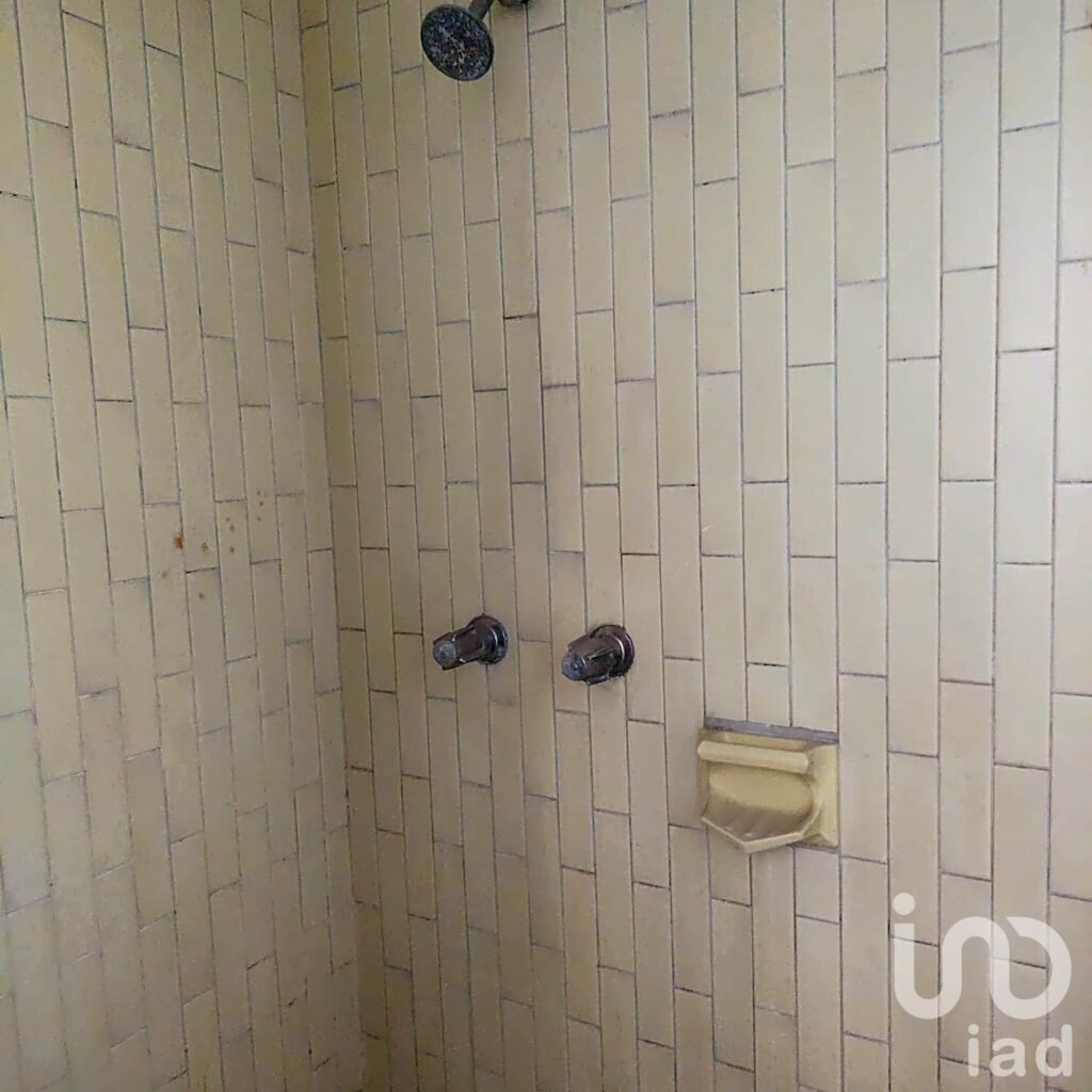 CASA EN VENTA DE UNA PLANTA EN LA PAZ