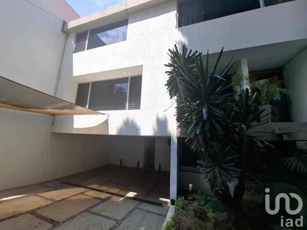 RENTA DE CASA TOTALMENTE REMODELADA MUY MODERNA EN LOMAS 1A. SECCION EN LA CD. DE SAN LUIS POTOSI