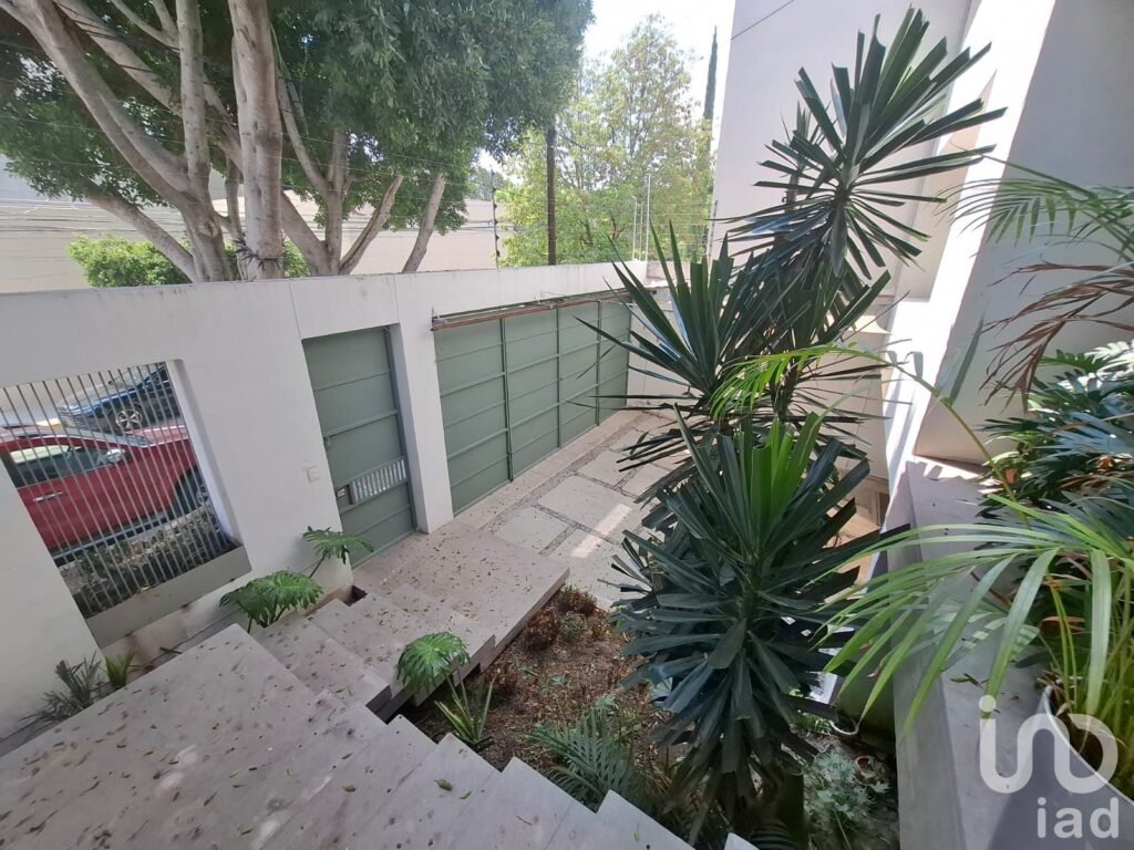 RENTA DE CASA TOTALMENTE REMODELADA MUY MODERNA EN LOMAS 1A. SECCION EN LA CD. DE SAN LUIS POTOSI