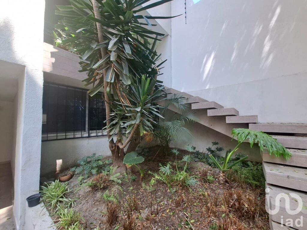RENTA DE CASA TOTALMENTE REMODELADA MUY MODERNA EN LOMAS 1A. SECCION EN LA CD. DE SAN LUIS POTOSI