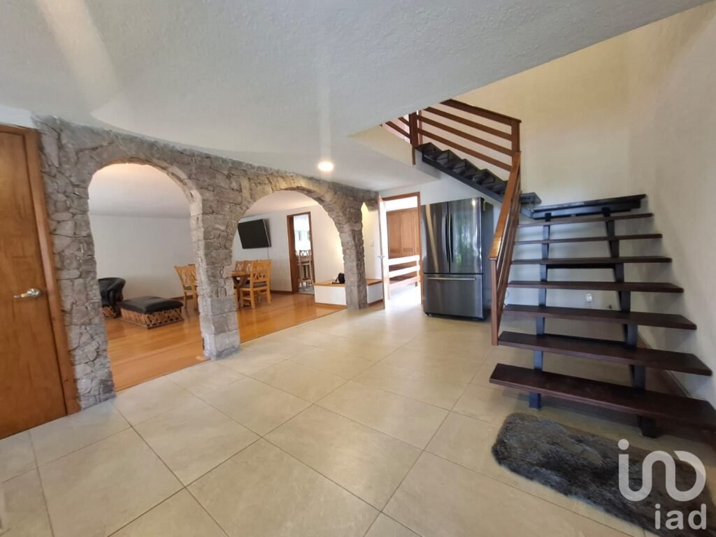 RENTA DE CASA TOTALMENTE REMODELADA MUY MODERNA EN LOMAS 1A. SECCION EN LA CD. DE SAN LUIS POTOSI