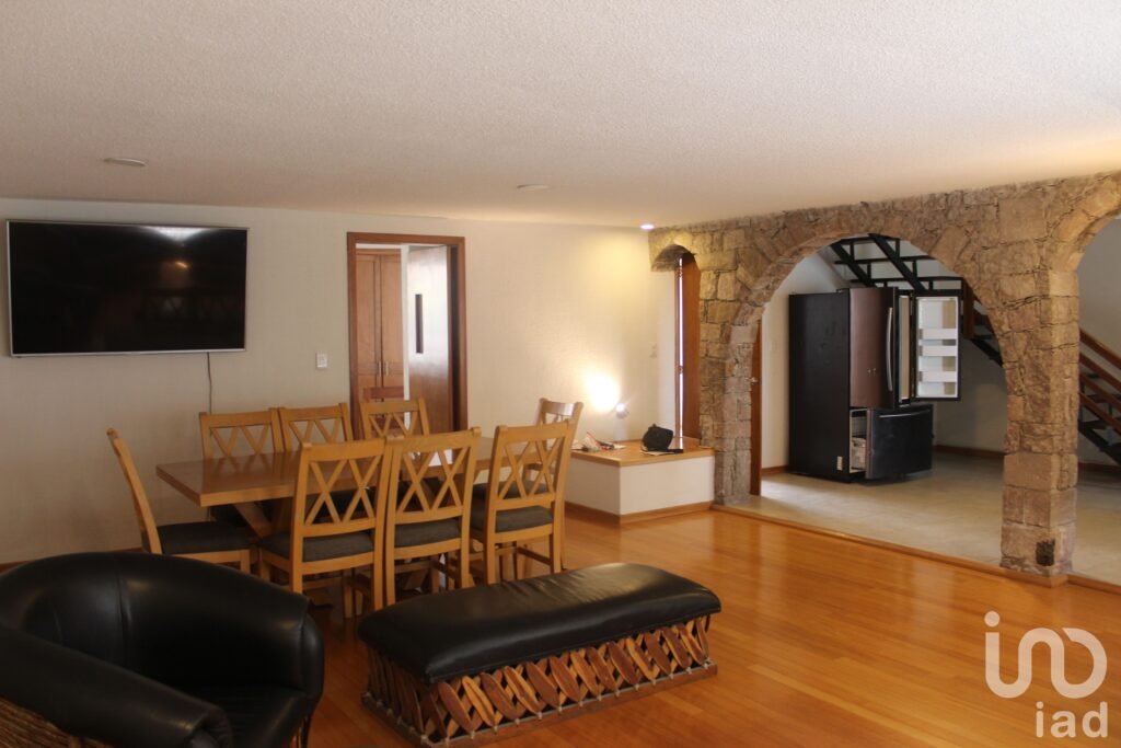RENTA DE CASA TOTALMENTE REMODELADA MUY MODERNA EN LOMAS 1A. SECCION EN LA CD. DE SAN LUIS POTOSI
