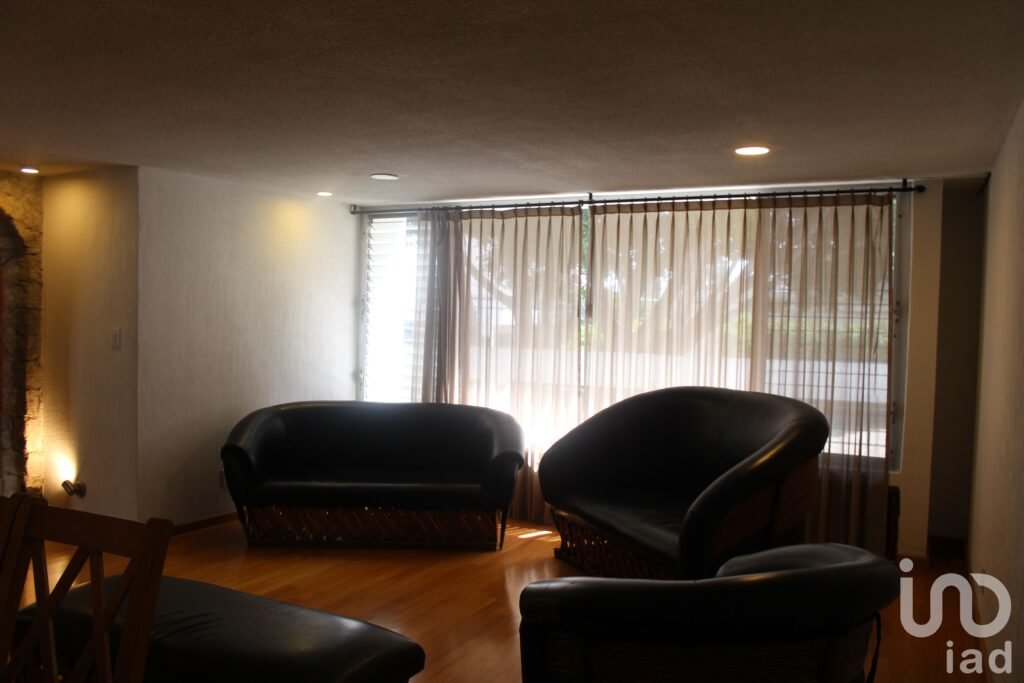 RENTA DE CASA TOTALMENTE REMODELADA MUY MODERNA EN LOMAS 1A. SECCION EN LA CD. DE SAN LUIS POTOSI