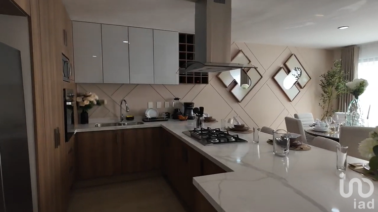 Casa de 3 Recámaras, 2.5 Baños, Vestíbulo y Cocina equipada en Ziré | Entrega Inmediata,