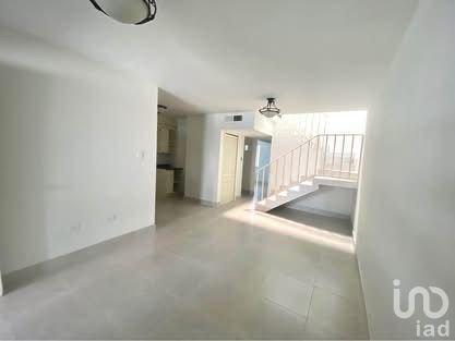 CASA EN VENTA EN CALLE VALLE DE LAS TORRES COMPLETAMENTE REMODELADA