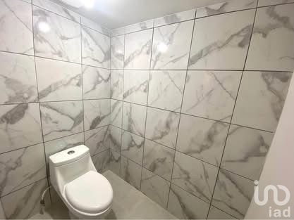 CASA EN VENTA EN CALLE VALLE DE LAS TORRES COMPLETAMENTE REMODELADA