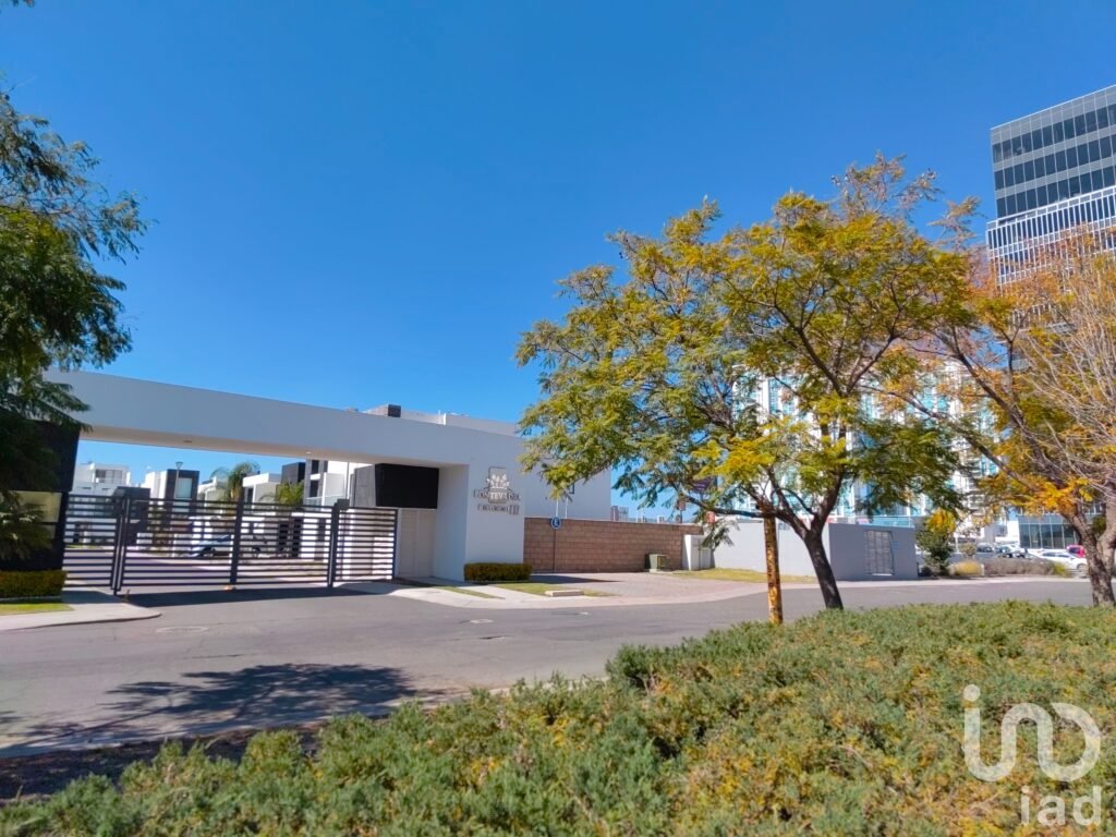 RENTA CASA EN CONDOMINIO PONTEVEDRA III VALLE DE JURIQUILLA QUERETARO