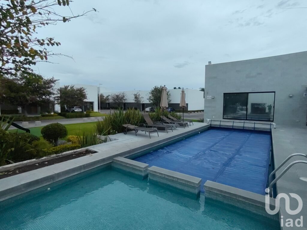 RENTA CASA EN CONDOMINIO PONTEVEDRA III VALLE DE JURIQUILLA QUERETARO