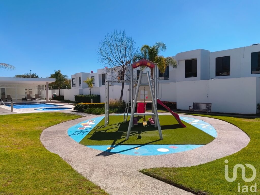 RENTA CASA EN CONDOMINIO PONTEVEDRA III VALLE DE JURIQUILLA QUERETARO