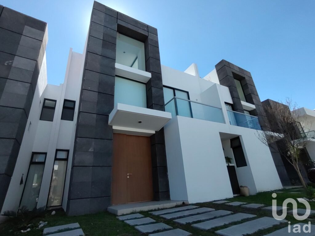 RENTA CASA EN CONDOMINIO PONTEVEDRA III VALLE DE JURIQUILLA QUERETARO