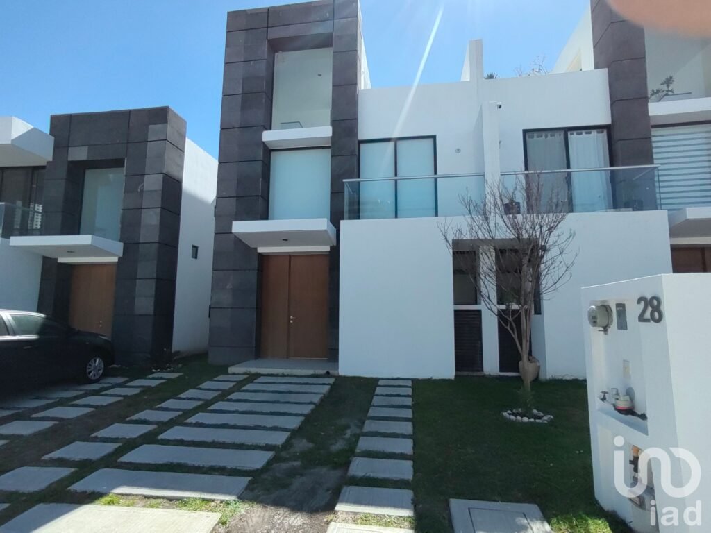 RENTA CASA EN CONDOMINIO PONTEVEDRA III VALLE DE JURIQUILLA QUERETARO