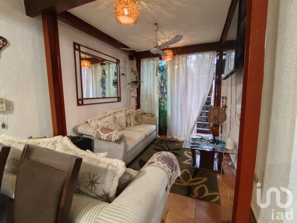VENDO CASA EN LA SUPERMANZANA 59 CON CABAÑA INDEPENDIENTE CANCUN Q ROO