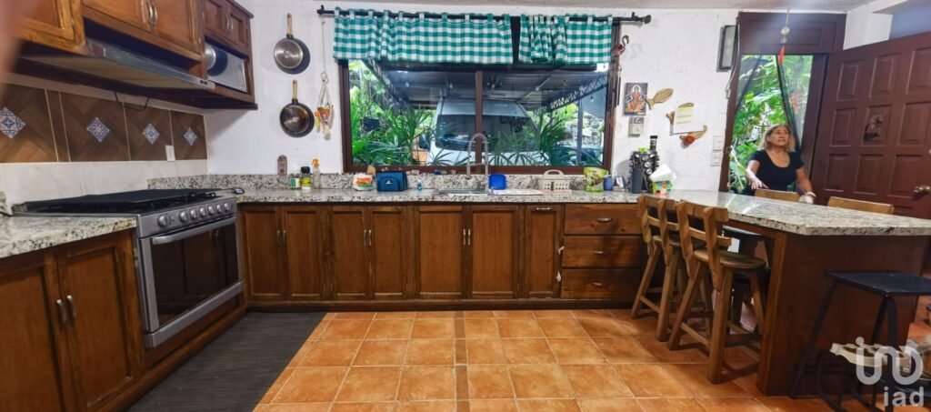 VENDO CASA EN LA SUPERMANZANA 59 CON CABAÑA INDEPENDIENTE CANCUN Q ROO