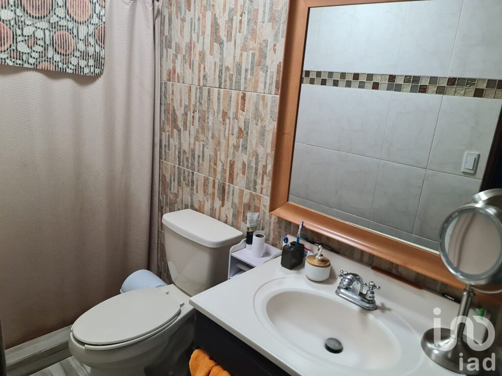 ¡Atención Inversionistas! Casa con terreno en Venta en Col. Lomas de Anáhuac (Zona Anáhuac-UANL)