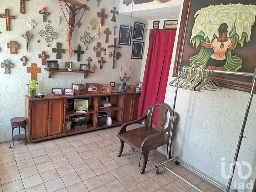 ¡Atención Inversionistas! Casa con terreno en Venta en Col. Lomas de Anáhuac (Zona Anáhuac-UANL)