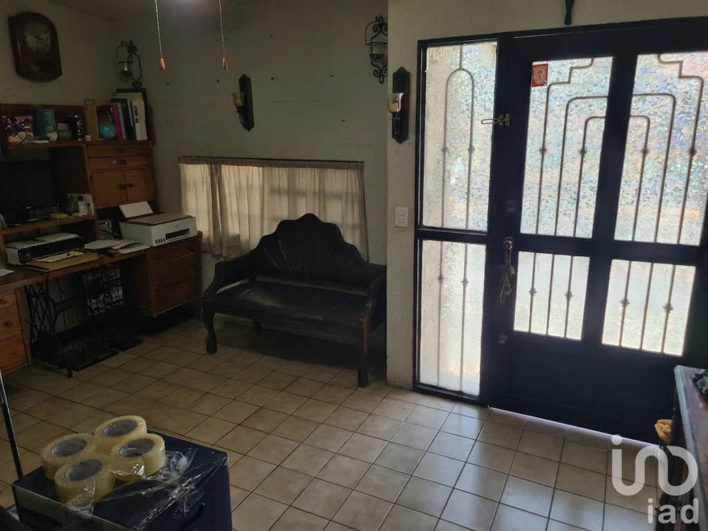 ¡Atención Inversionistas! Casa con terreno en Venta en Col. Lomas de Anáhuac (Zona Anáhuac-UANL)