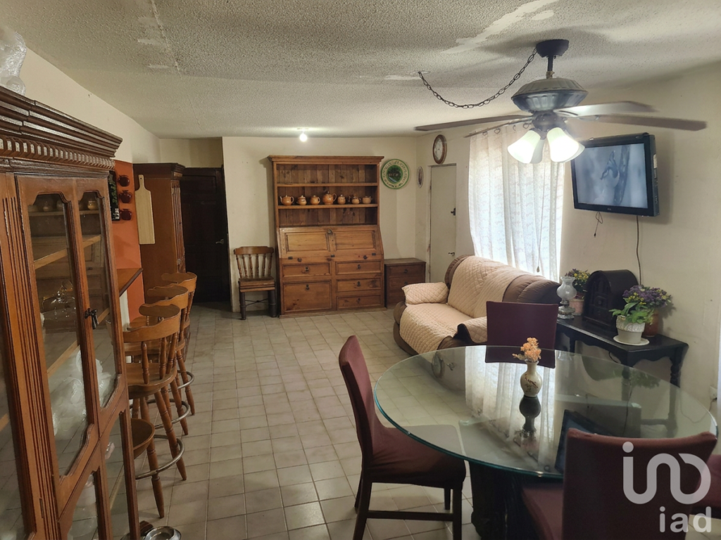 ¡Atención Inversionistas! Casa con terreno en Venta en Col. Lomas de Anáhuac (Zona Anáhuac-UANL)