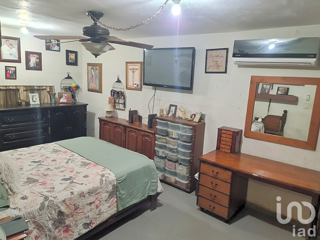 ¡Atención Inversionistas! Casa con terreno en Venta en Col. Lomas de Anáhuac (Zona Anáhuac-UANL)
