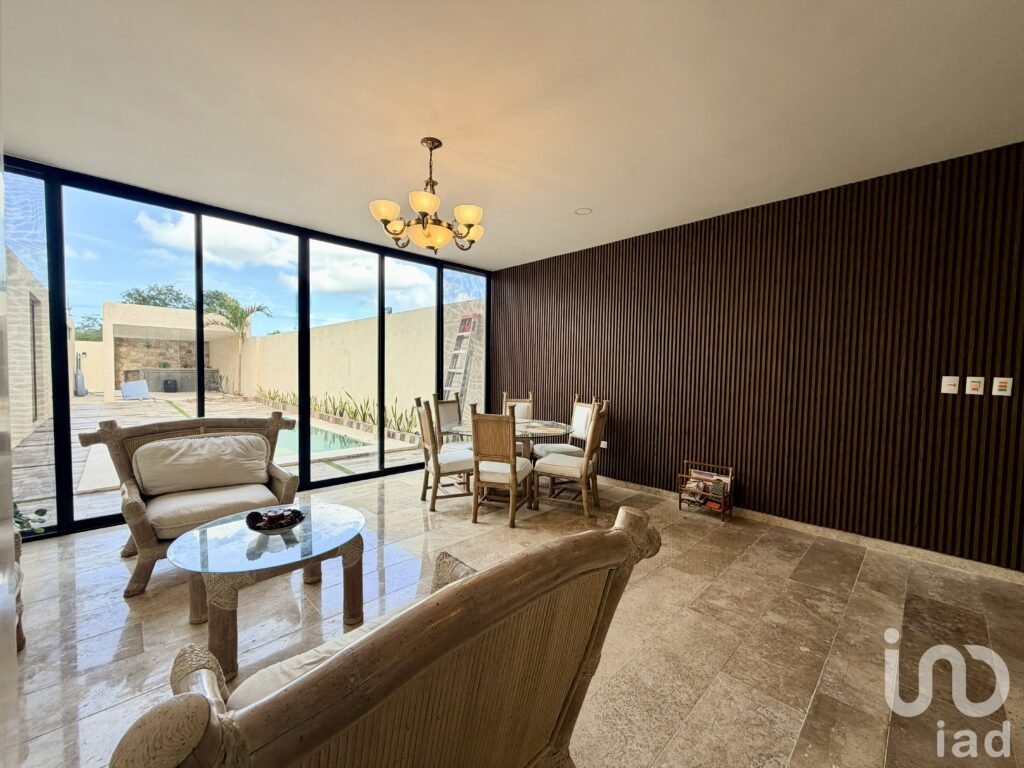 CASA EN VENTA EN DZITYA,CON AMPLIOS ESPACIOS, TERRENO EXCEDENTE, 4 HABITACIONES Y PANELES SOLARES