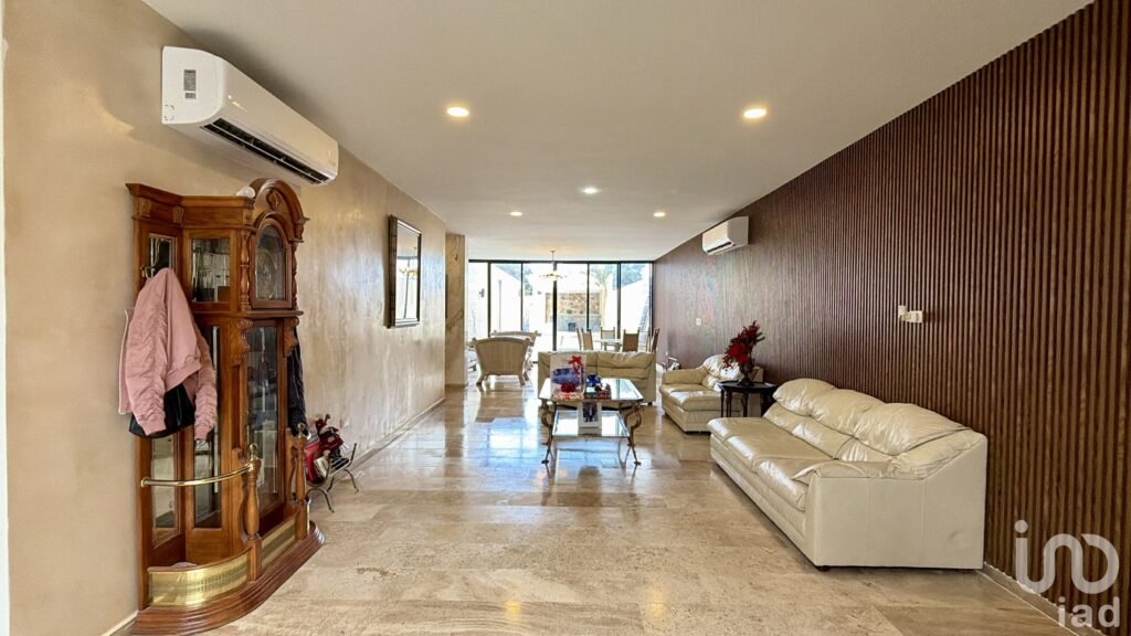 CASA EN VENTA EN DZITYA,CON AMPLIOS ESPACIOS, TERRENO EXCEDENTE, 4 HABITACIONES Y PANELES SOLARES