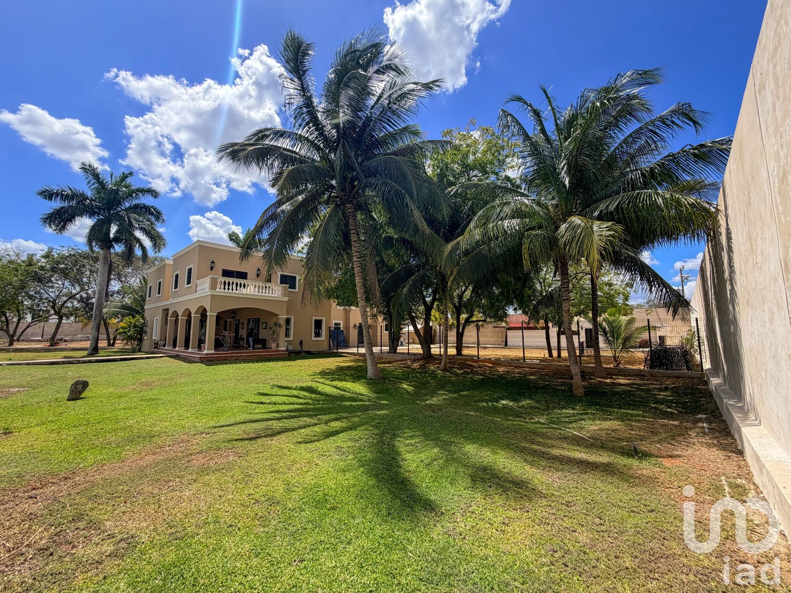 CASA EN VENTA CON 2,000 M2 CON ELEVADOR Y 3 HABITACIONES EN DZITYA MERIDA CASA EN VENTA CON 2,000 M2 CON ELEVADOR Y 3 HABITACIONES EN DZITYA MERIDA
