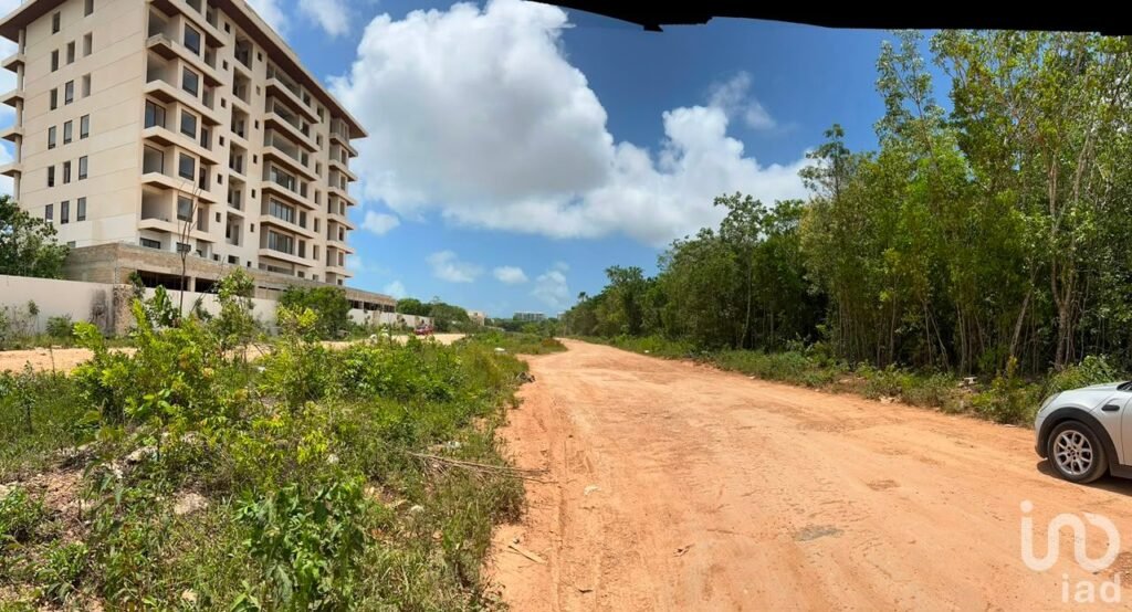 TERRENO EN VENTA  1 Ha.   EN AV. ROBLES