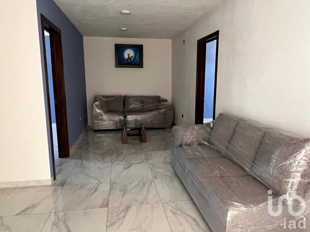 Se RENTA piso completo con 4 Consultorios más recepción en Blvd. Xonacatepec (95 m2)