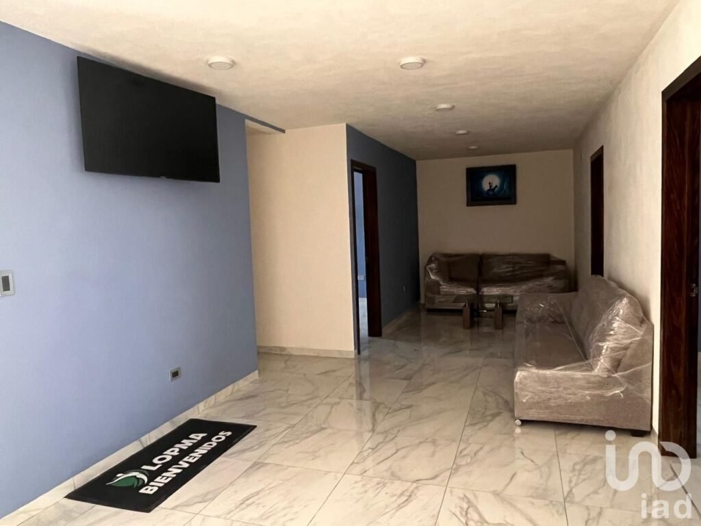 Se RENTA piso completo con 4 Consultorios más recepción en Blvd. Xonacatepec (95 m2)