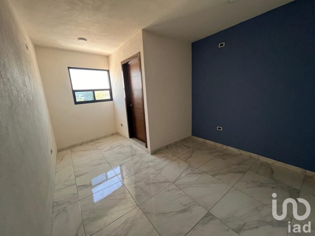 Se RENTA piso completo con 4 Consultorios más recepción en Blvd. Xonacatepec (95 m2)