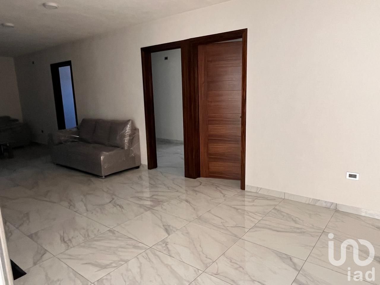 Se RENTA piso completo con 4 Consultorios más recepción en Blvd. Xonacatepec (95 m2) Se RENTA piso completo con 4 Consultorios más recepción en Blvd. Xonacatepec (95 m2)