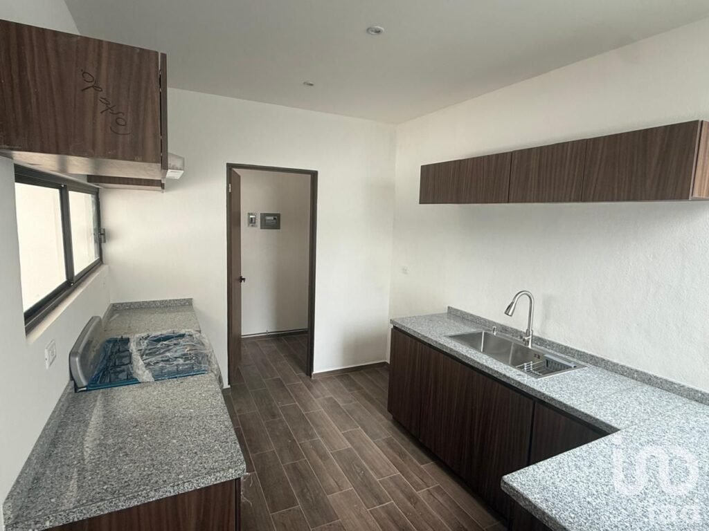 Casa en VENTA con 225 m2 de construcción, atrás de Plaza San Diego, Fraccionamiento Magenta