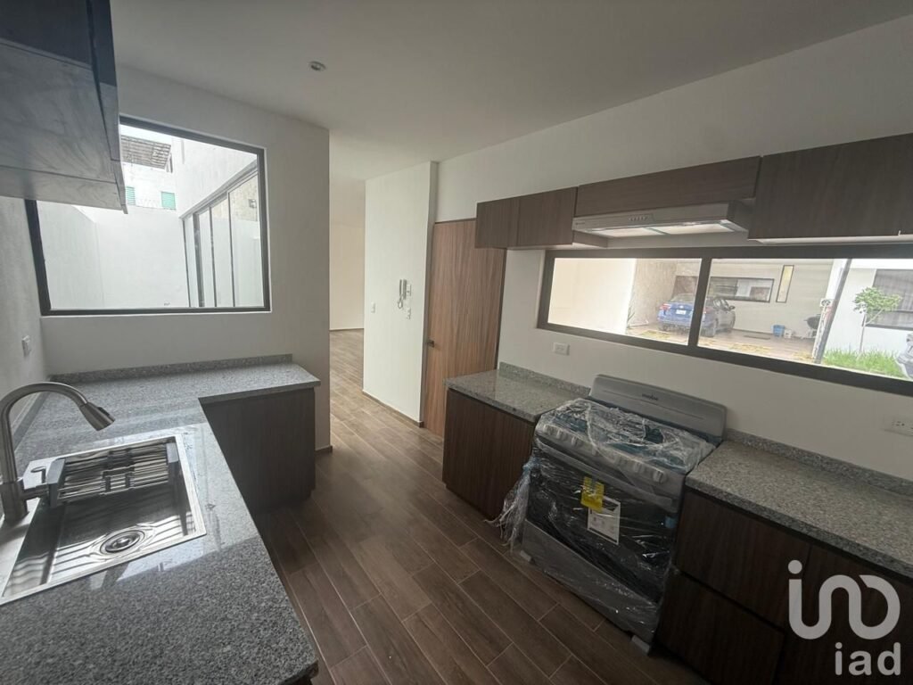Casa en VENTA con 225 m2 de construcción, atrás de Plaza San Diego, Fraccionamiento Magenta