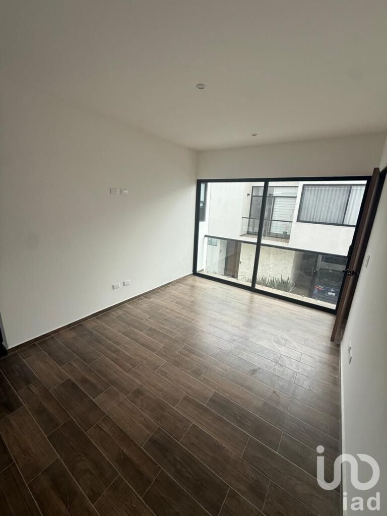 Casa en VENTA con 225 m2 de construcción, atrás de Plaza San Diego, Fraccionamiento Magenta