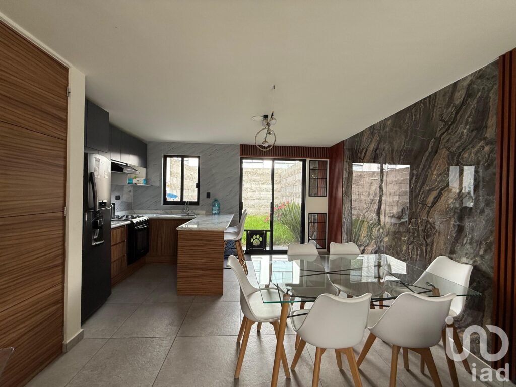 VENTA DE CASA SEMINUEVA A 5 MIN DE PLAZA SAN DIEGO CON FÁCIL ACCESO A PERIFÉRICO