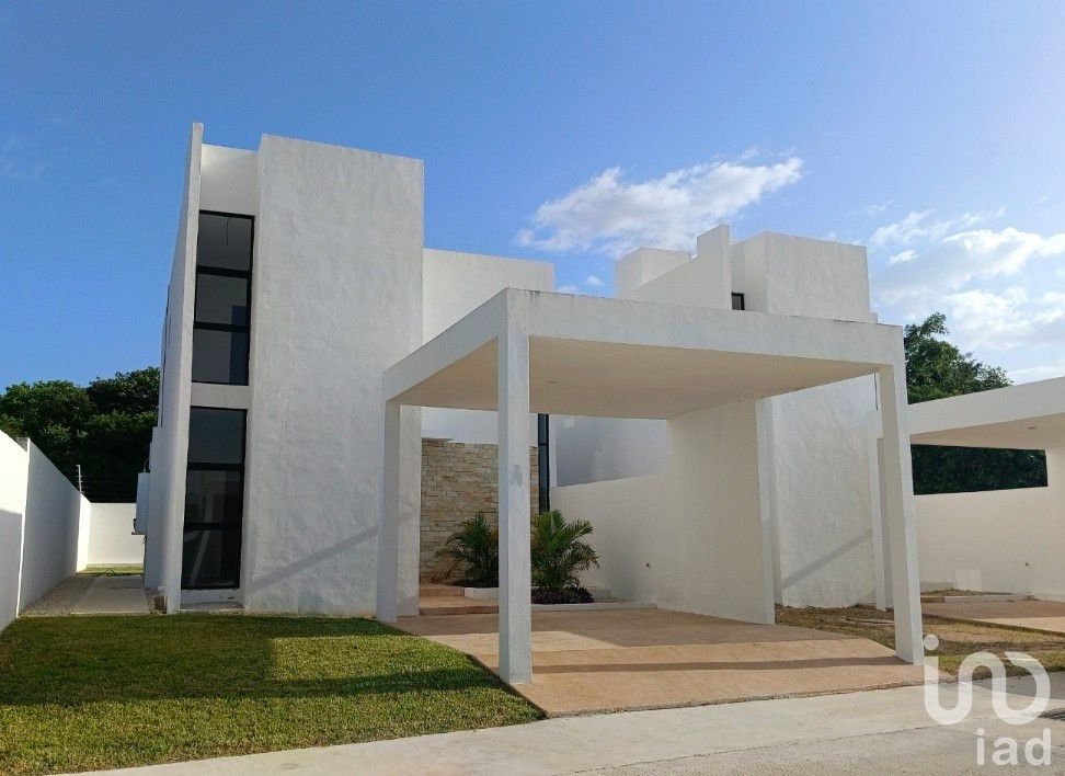 Casa en venta en privada con amenidades al Norte de Mérida, Yucatán.