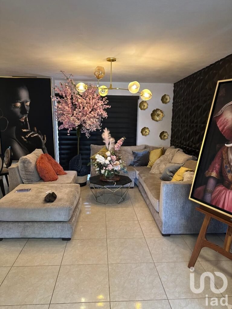 SE VENDE CASA EN LA SEGUNDA SECCION DE BUGAMBILIAS EN ZAPOPAN JALISCO